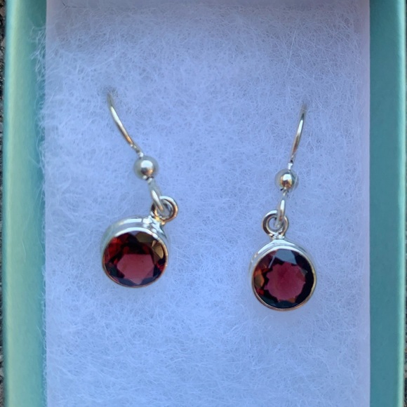Sterling Silver Garnet necklace and earrings - Picture 2 of 4